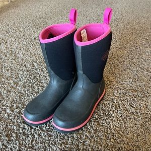 Muck boots, size 1. In great shape!